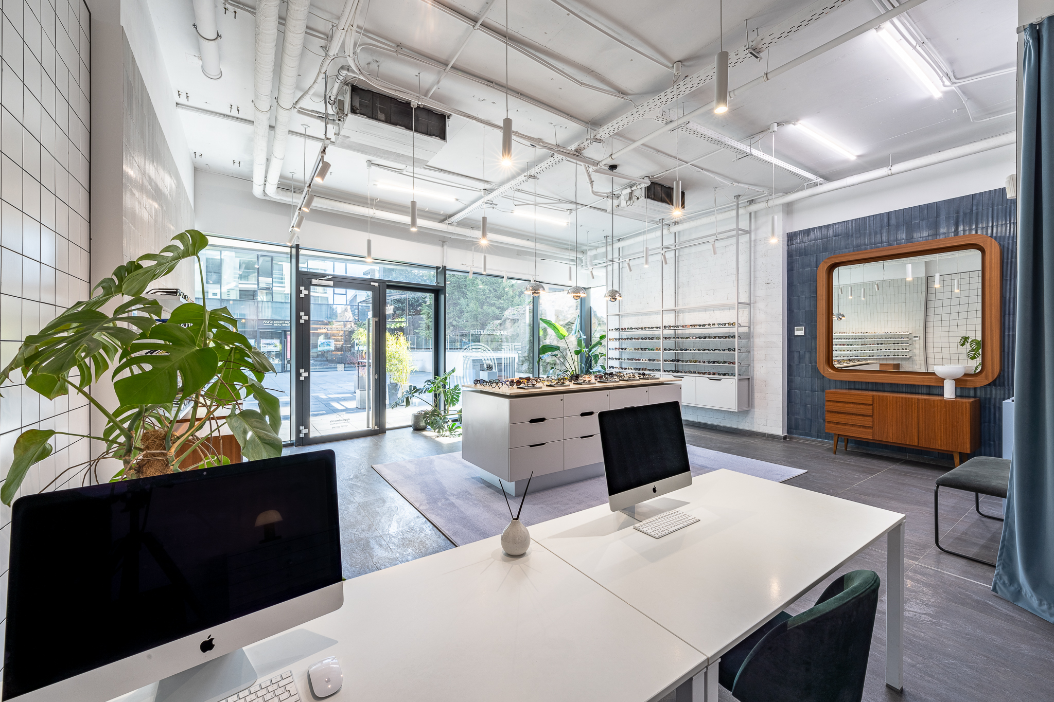 THE SUNGLASSCURATOR STORE 室内设计丨罗马尼亚布加勒斯特丨mihaelaabordeianu + Sobo Studio-15