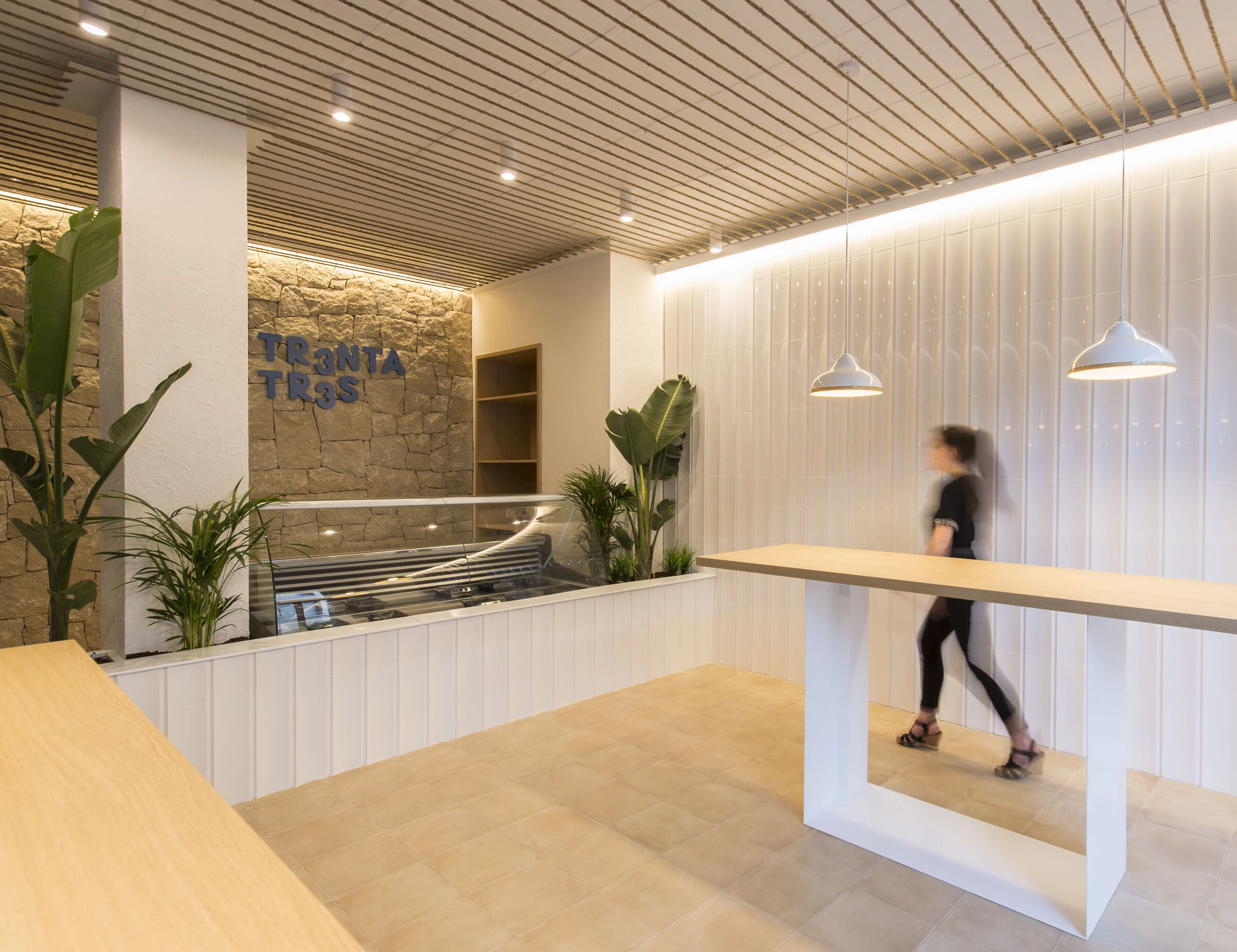 Trenta Tres 餐厅设计丨西班牙丨Pablo Muñoz Payá Arquitectos-12