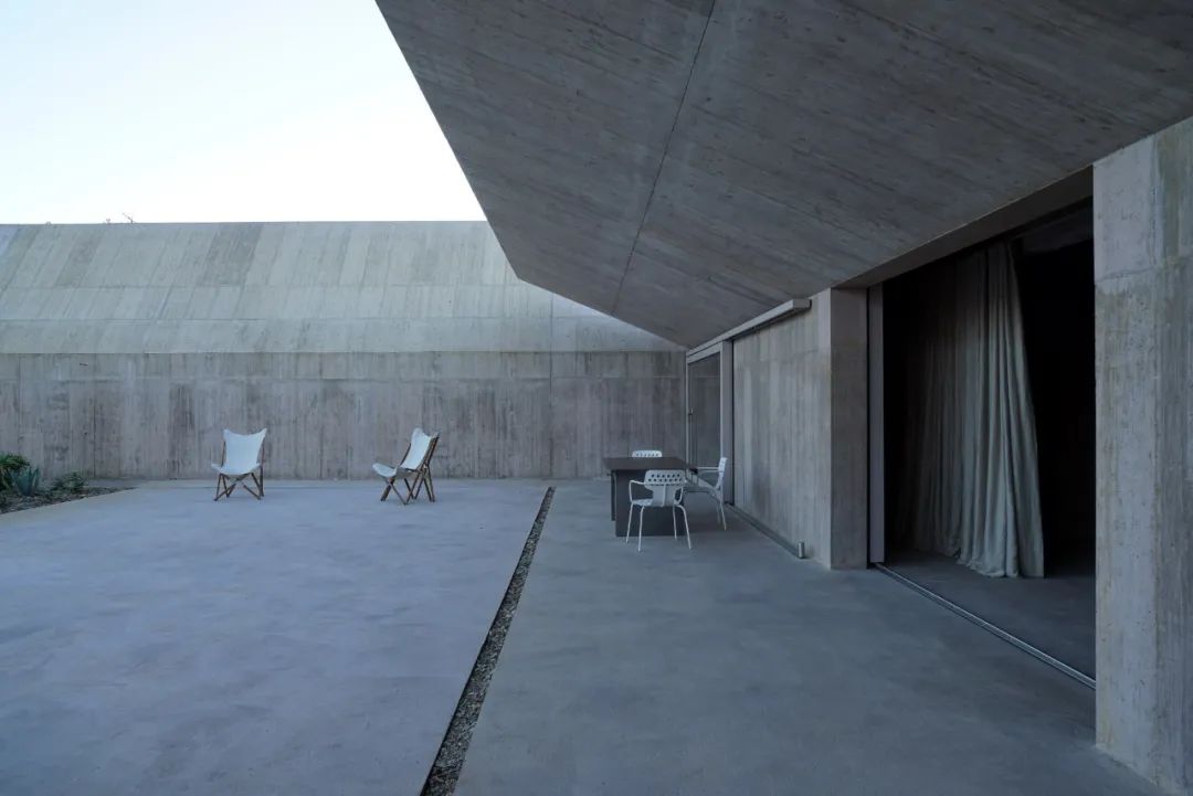 纯粹诗意 | Valerio Olgiati 的瑞士建筑哲学-41