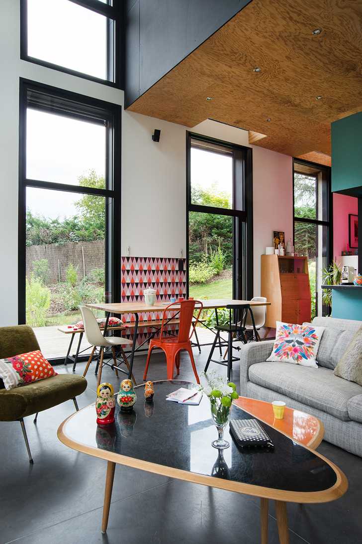 法国河边的黑色小屋 | 室内的明亮与活力-9