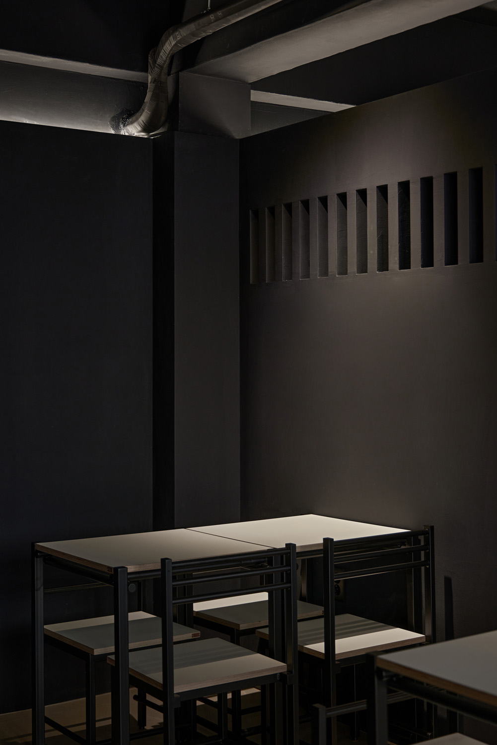 11 平卡普蒂尔，高级黑打造精致室内空间-15