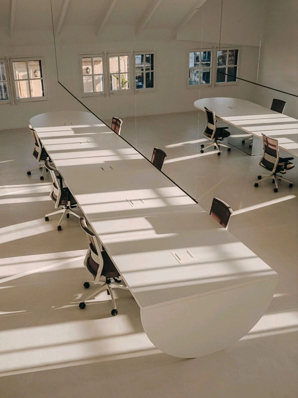 极简办公空间美学丨Isern Serra-25