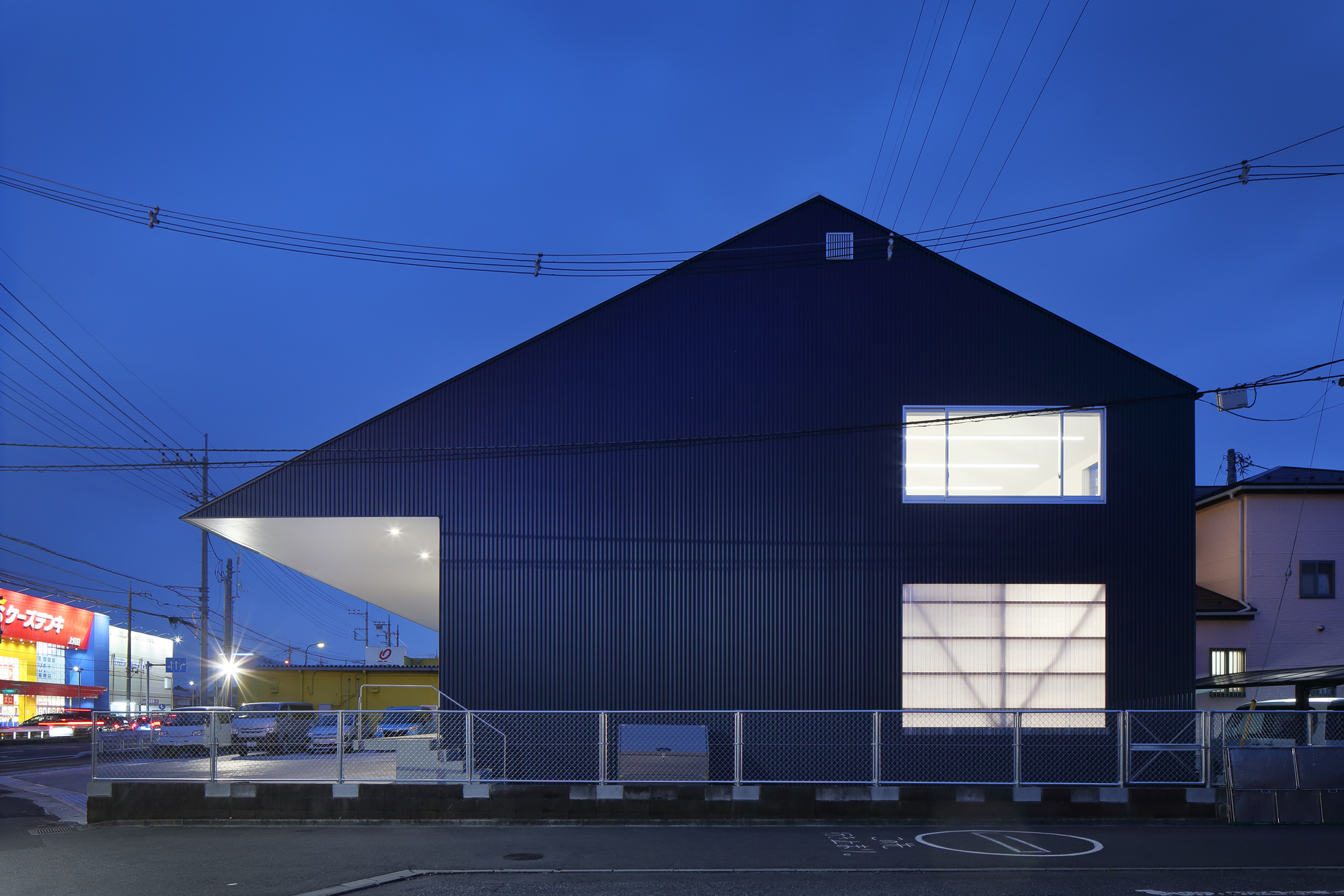 Warehouse in Ageo / Arii Irie Architects-23