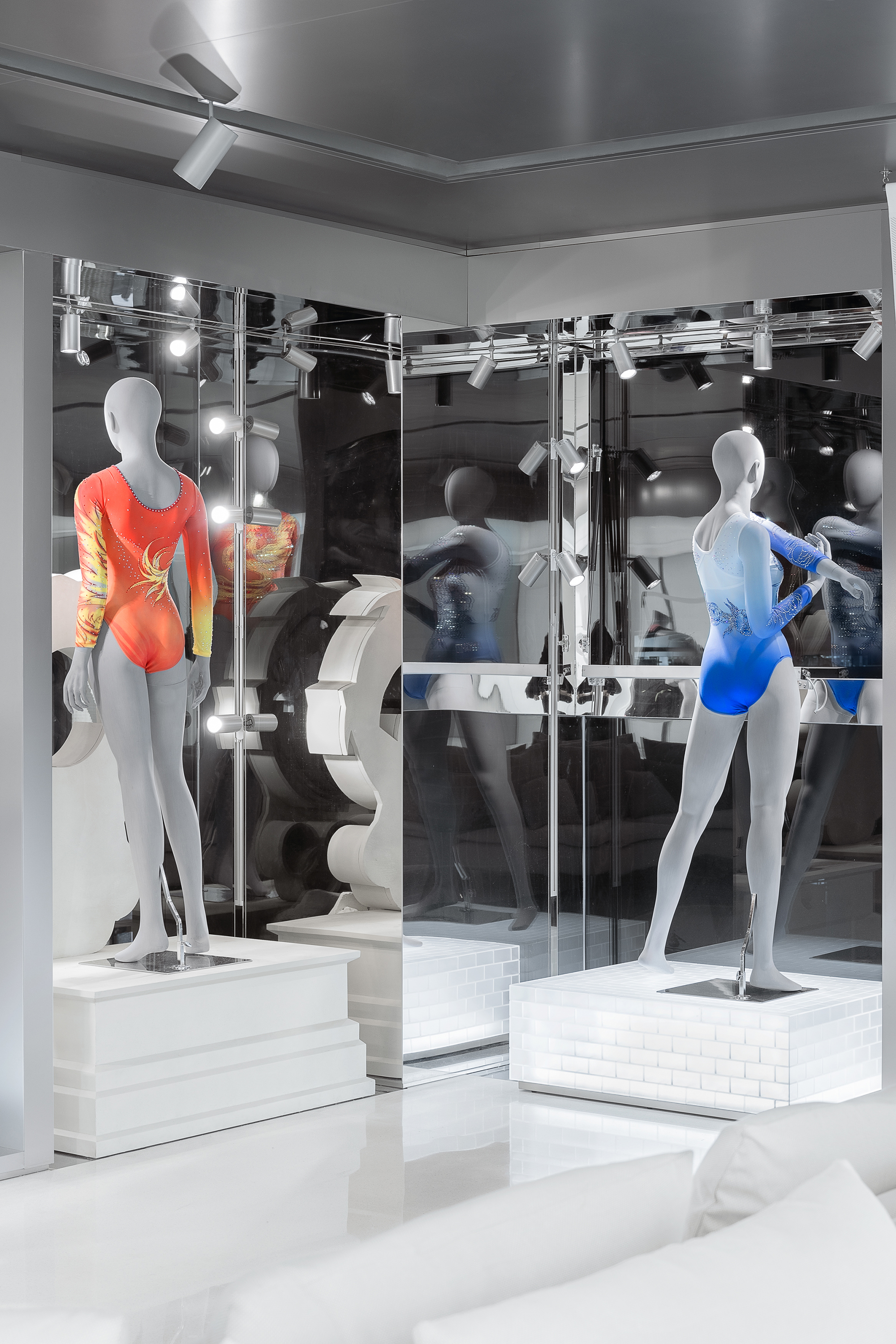 王府井安踏旗舰店丨中国北京丨STILL YOUNG-41