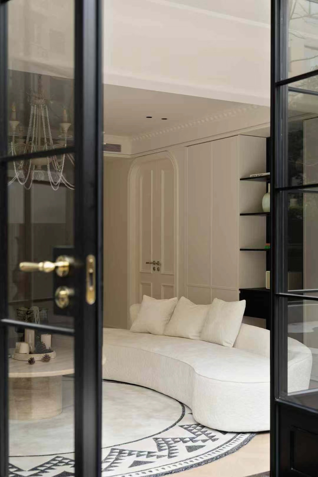 藏在格子门后的法式浪漫-5