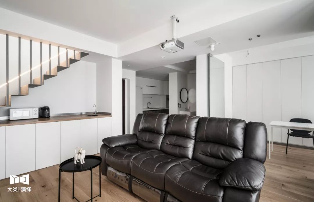 极简黑白灰,小户型 LOFT 变大 house-15