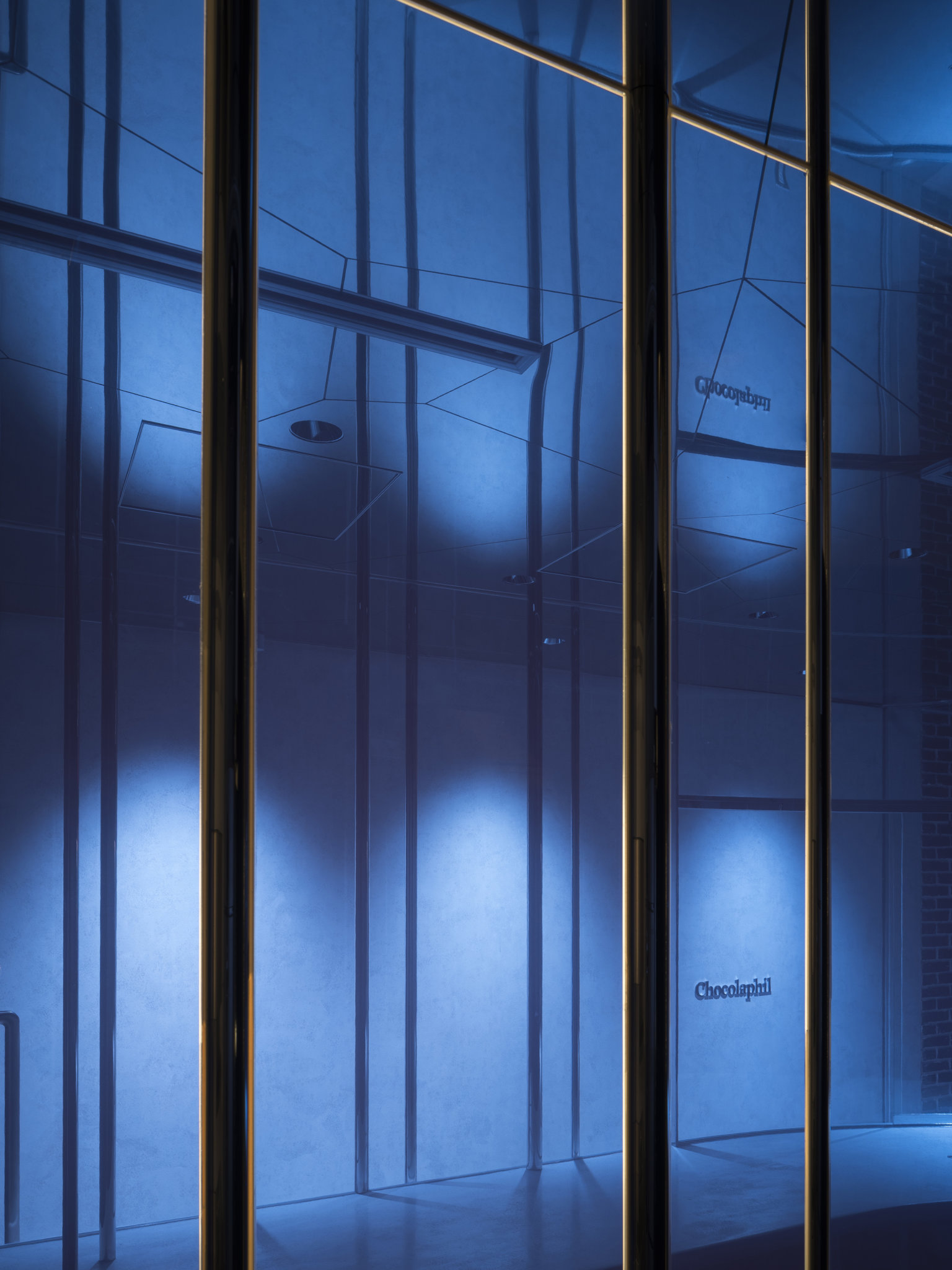 深海蓝的巧克力森林——CHOCOLAPHIL 室内设计赏析-11