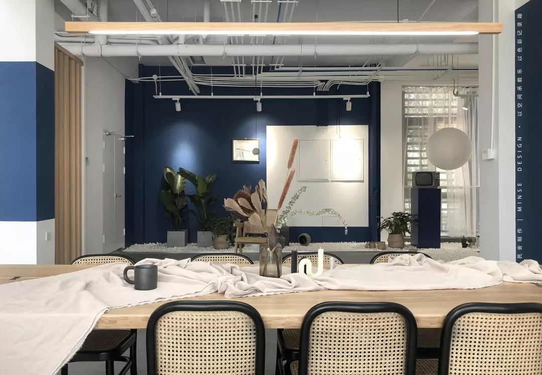 杭州富春江畔的克莱因蓝商业空间-37