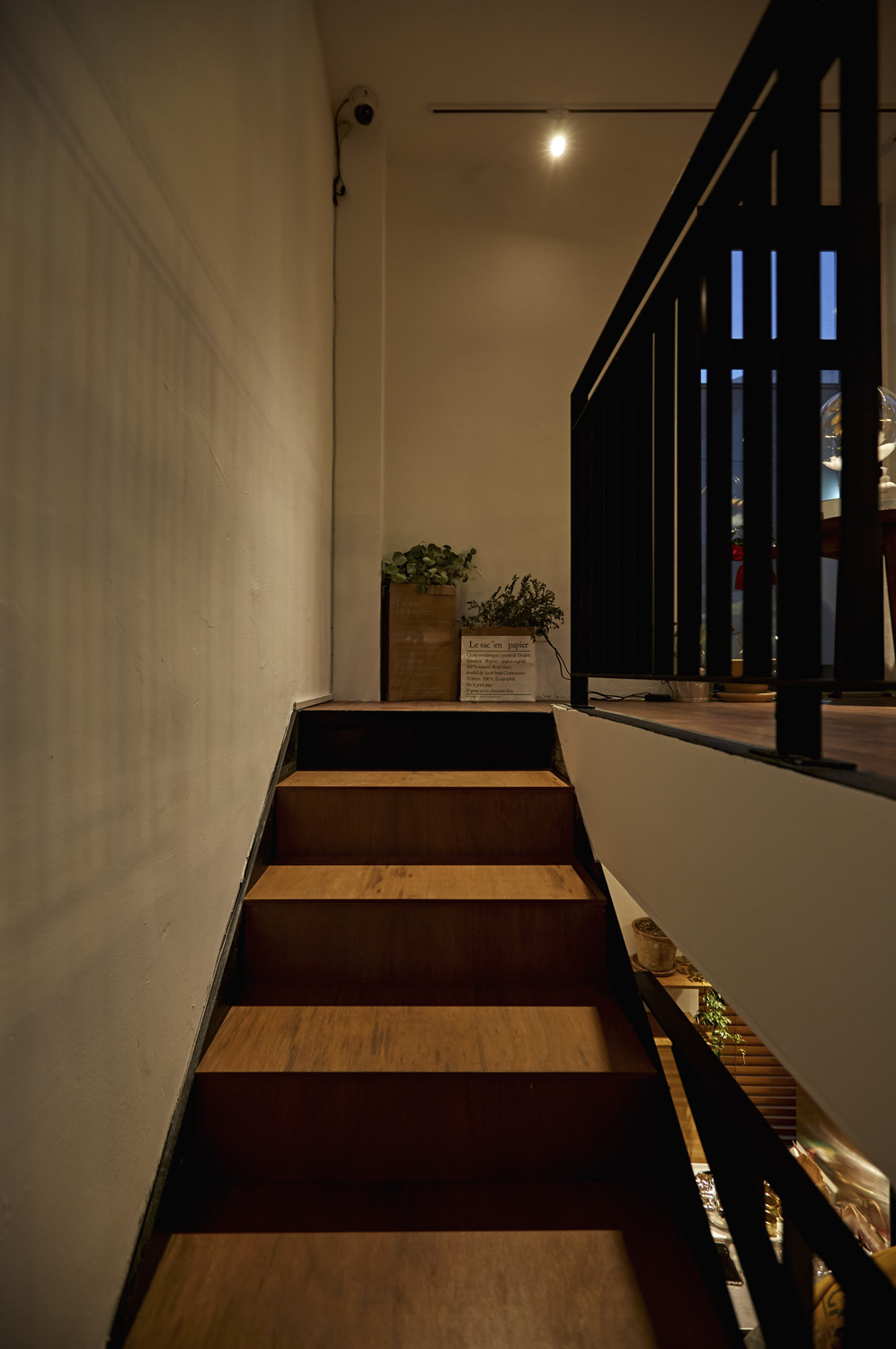 首尔 10 层咖啡厅 | 极简主义的室内设计魅力-13