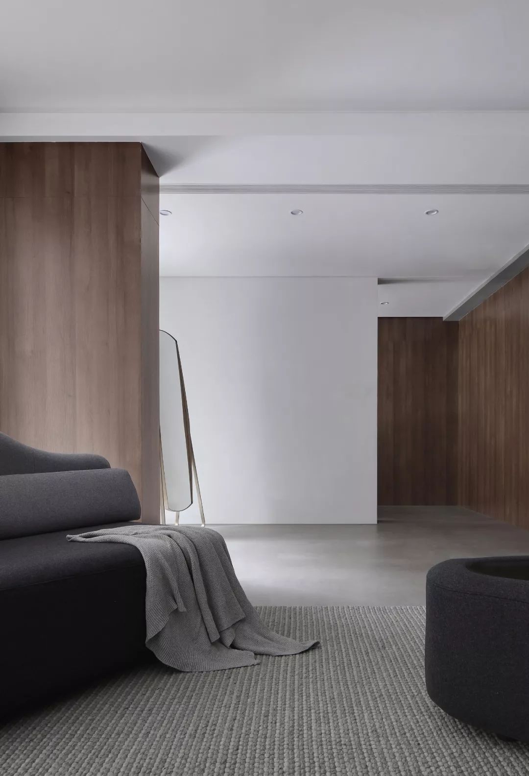 南京 220m²极简别墅 | 旧屋新生,自然光影与空间对话-8