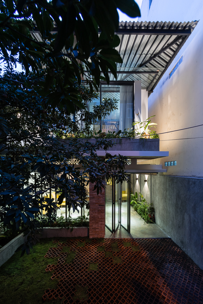越南热带小院中的“遮阳伞”建筑-64