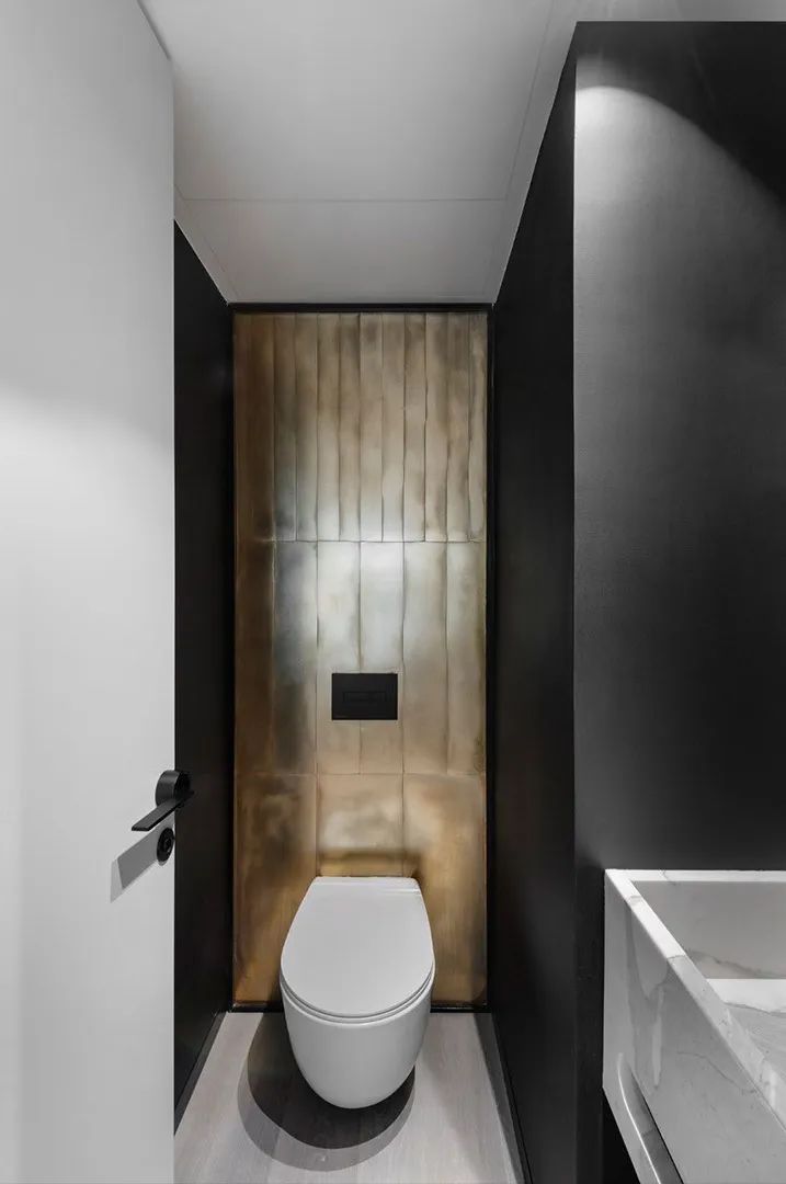 Aviram Kushmirski 打造轻奢风空间，黑白色调与实木地板的完美搭配-61