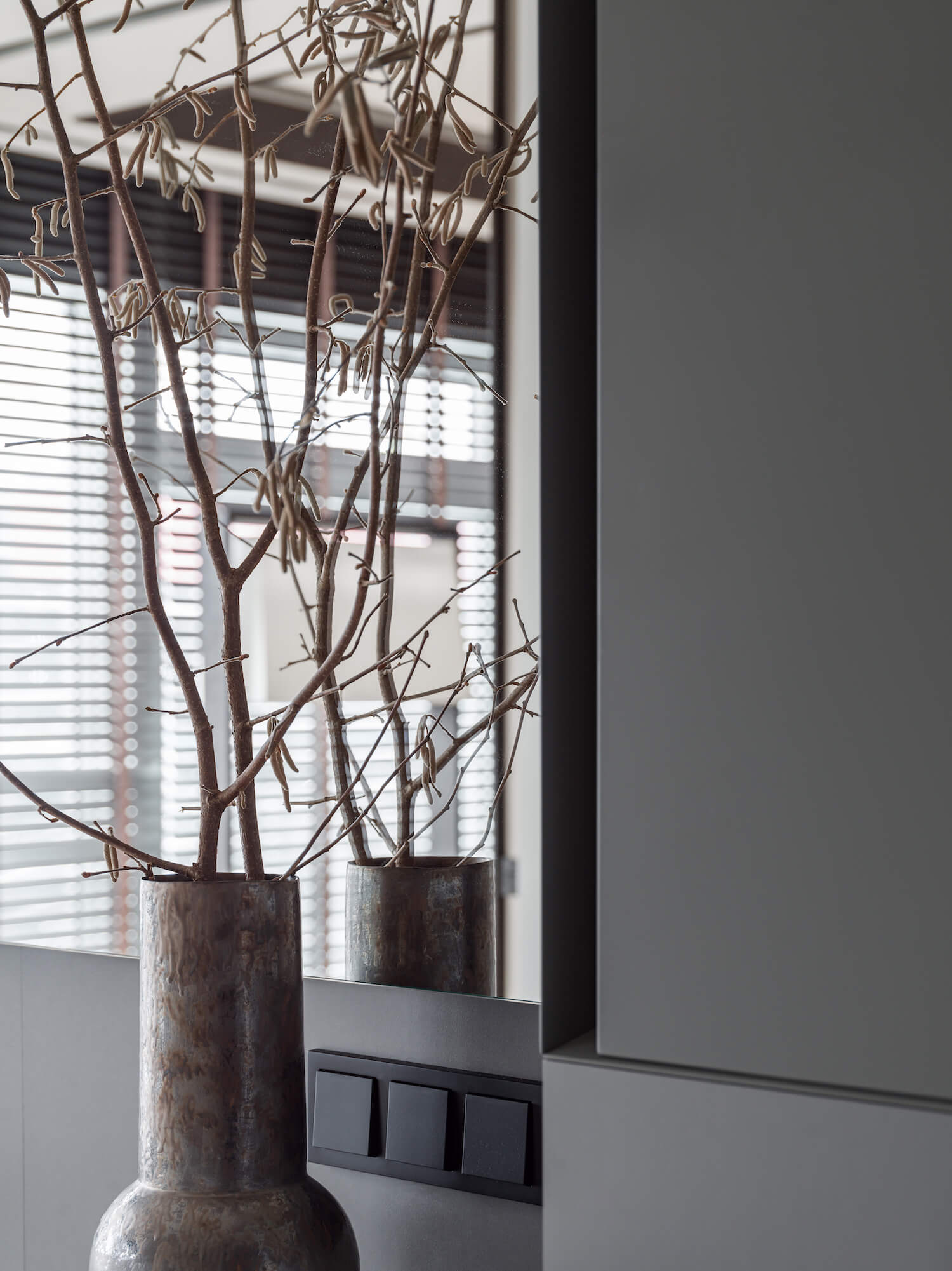 莫斯科黑色系公寓设计 既沉稳又有质感-33