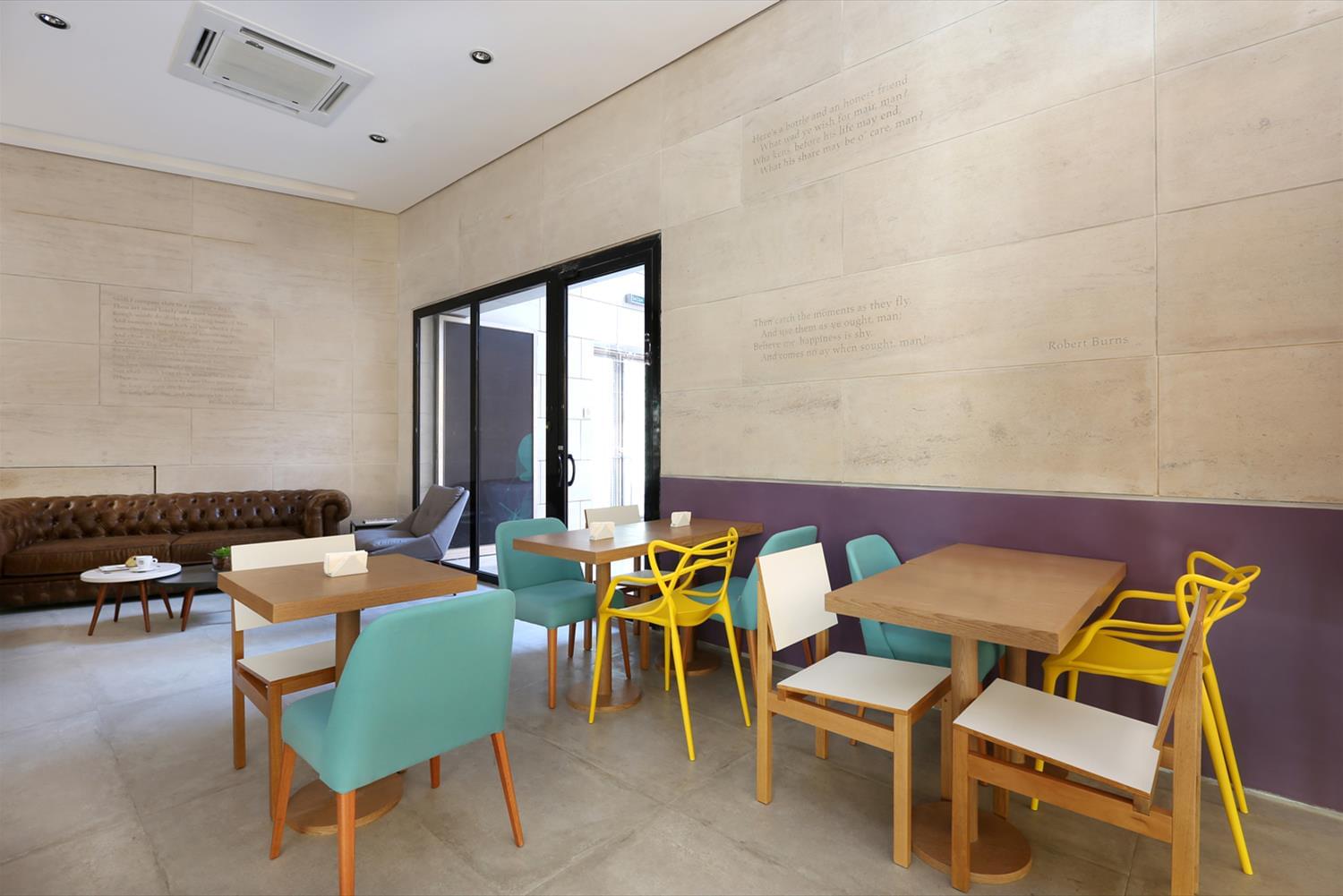 巴西 Sofá Café | 家的温馨与英伦风的完美融合-18