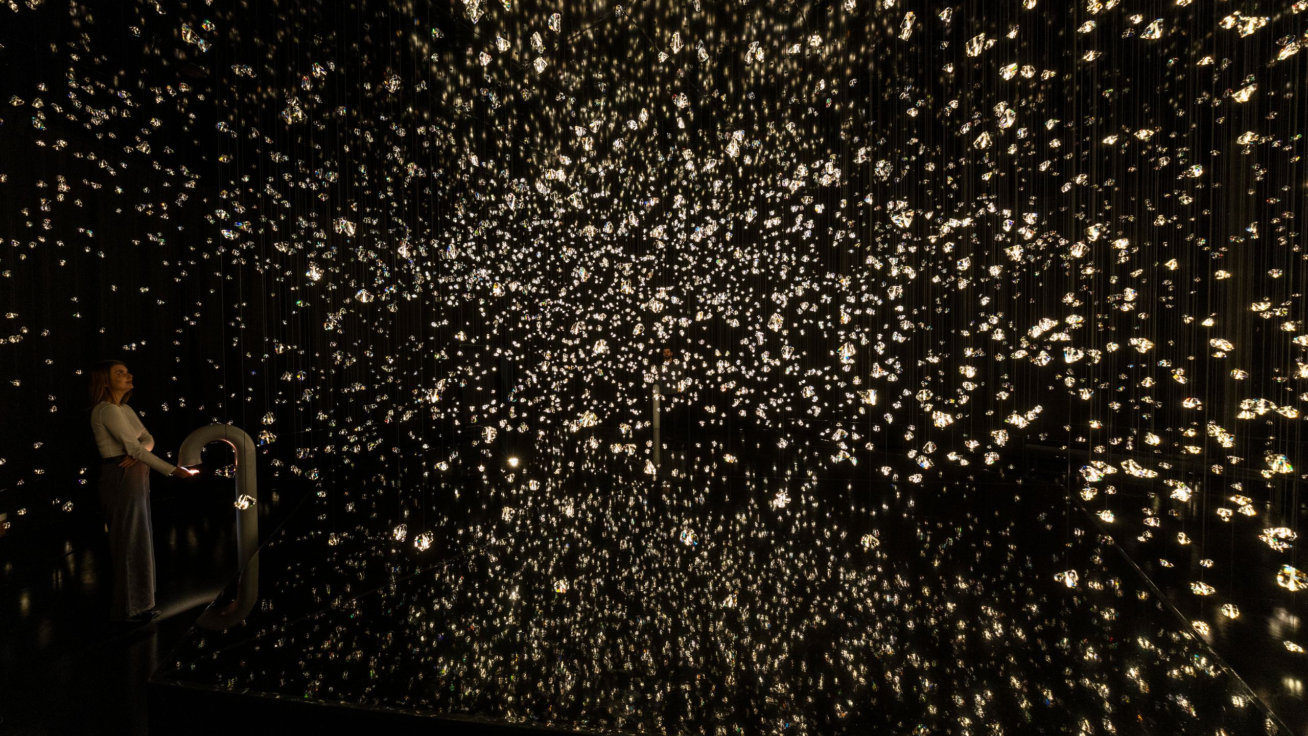 奥地利施华洛世奇水晶世界新“奇迹之室”丨拉斐尔·洛萨诺  埃默（Rafael Lozano  Hemmer）-2