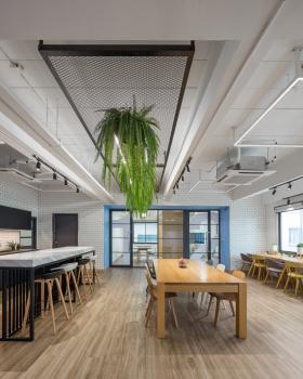 水美办公室(注:MIZUMI可能是特定名称,若有更合适的音译或意译需结合具体背景,这里暂按常见音译处理) 丨泰国曼谷丨Paveen Rojchanavisart