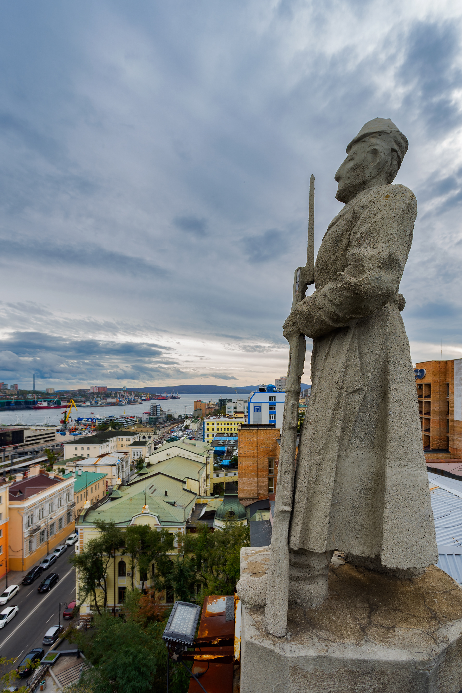 “灰马”房屋屋顶雕塑丨俄罗斯丨KIRILL TSYBENKO-9