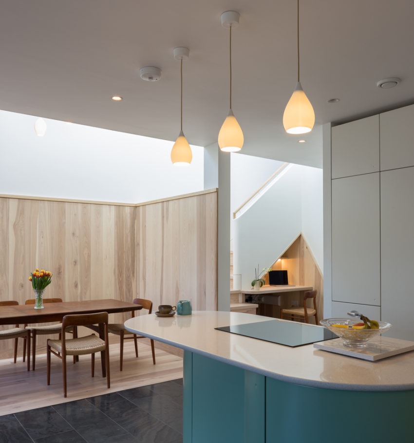 Mole Architects turn old, Edwardian British garage into contemporary, energy efficient dwelling called Fijal House 鼹鼠建筑师变老，爱德华时代的英国车库变成了当代的节能住宅，叫做菲贾尔住宅(FijalHouse)。-10