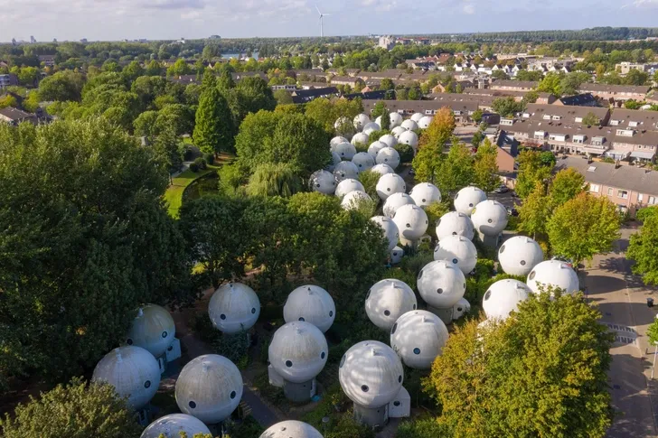 Bolwoningen球形住宅社区丨荷兰丨荷兰建筑师兼艺术家德里斯·克雷坎普(Dries Krejikamp)-2