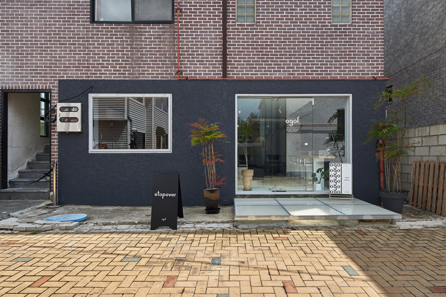 29°C 的温暖 | 木质氛围的咖啡厅设计-2