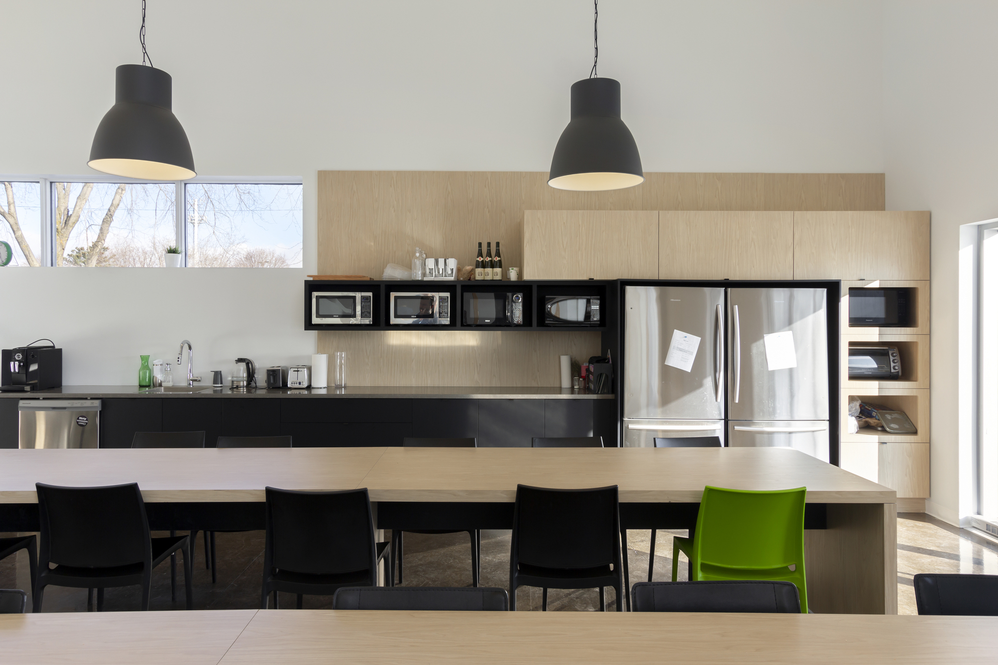 Les Éditions Passe-Temps Offices / Quinzhee Architecture-41