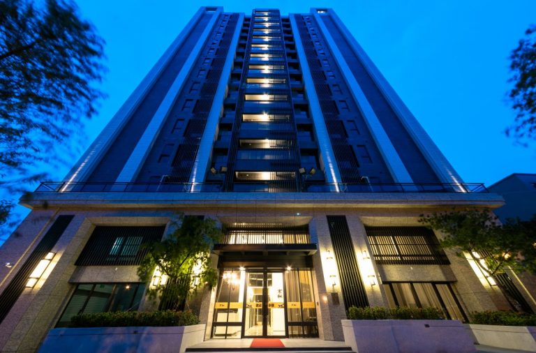 藝術家Luke Edward Hall以豐富色彩為巴黎Les Deux Gares酒店帶來新面貌 - WEHOUSE-12