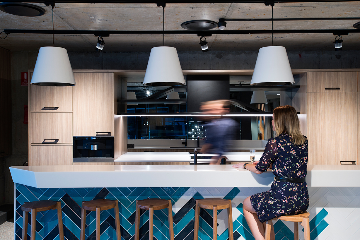 灵活高效，航空护理公司的创意办公空间-24