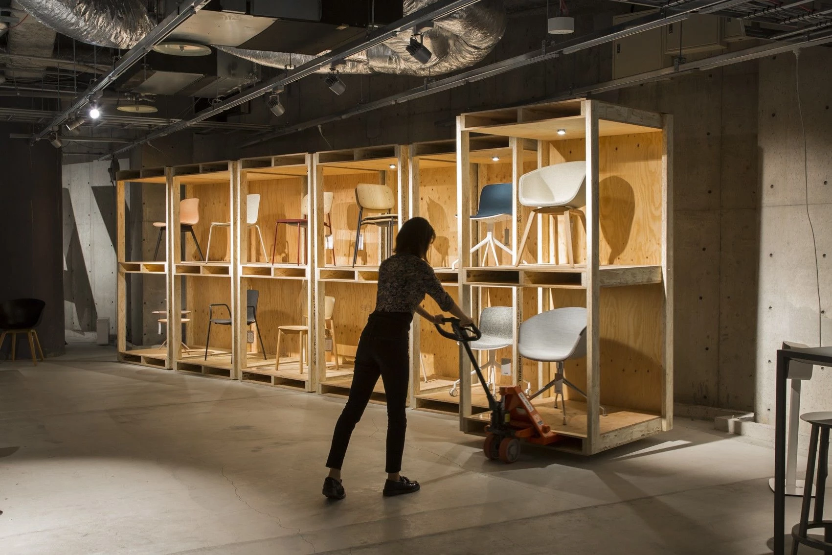 东京 HAY 旗舰店 | 灵活可变的家具系统空间-19