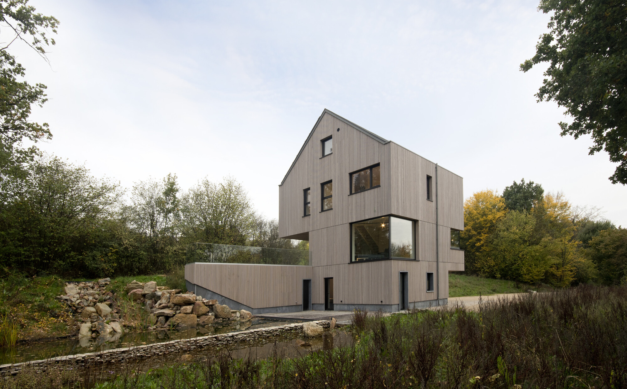 House in Mormont / Jahnke-Ledant Architects-10