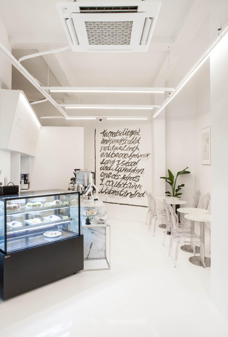首尔洪大 20 平现代甜品咖啡厅，白色简约风室内设计-6