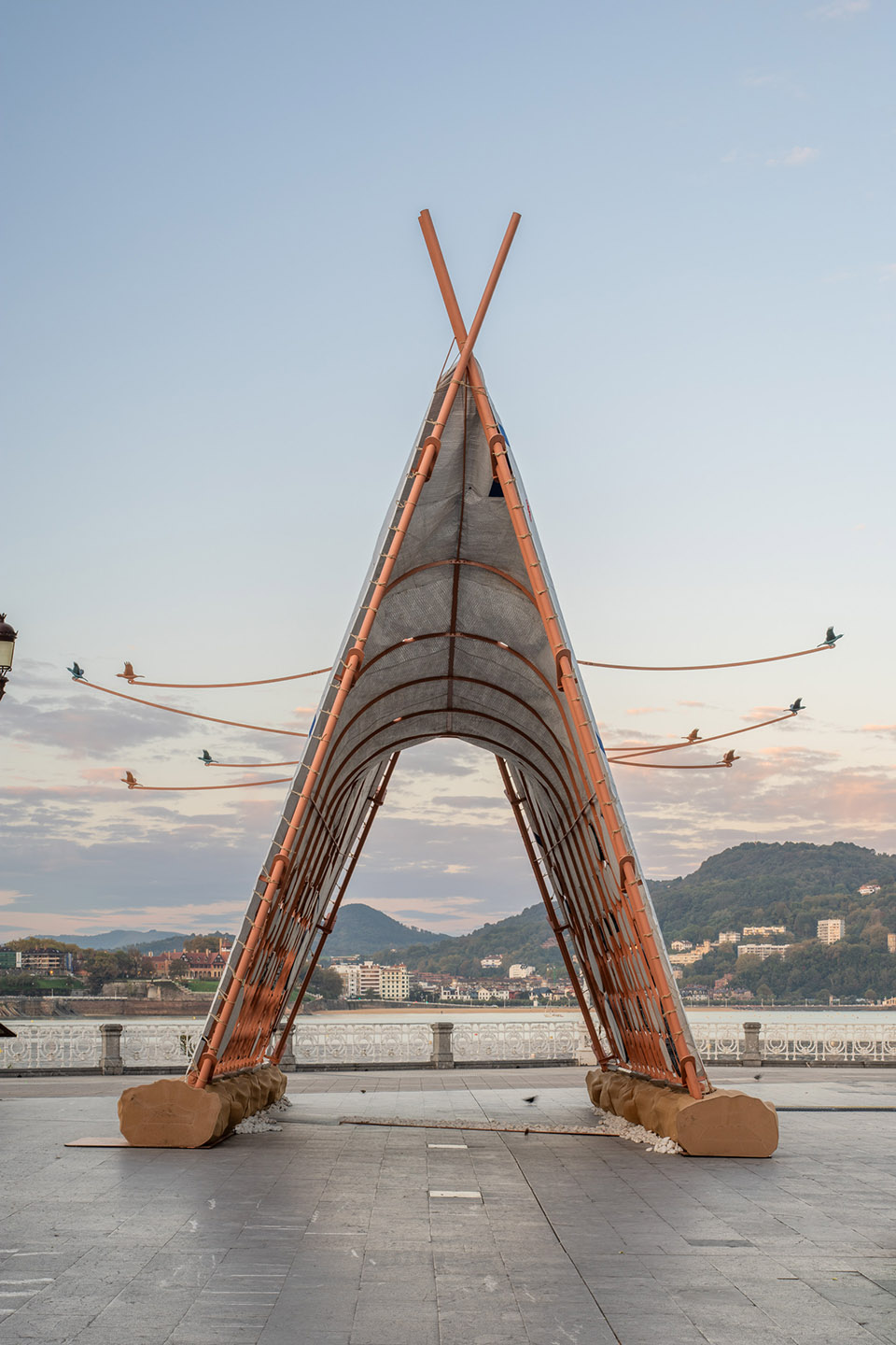 《轻盈与抗议》装置丨Izaskun Chinchilla Architects-19