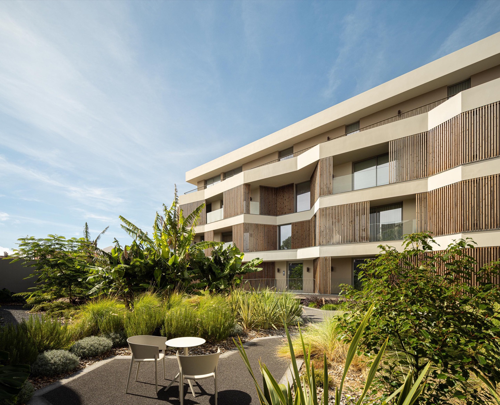 ERNESTO DO CANTO住宅区丨葡萄牙蓬塔德尔加达丨BOX arquitectos-30