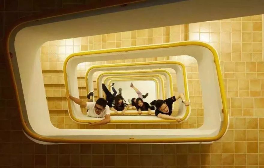 穿越镜像,探寻虚实之间的艺术空间-16