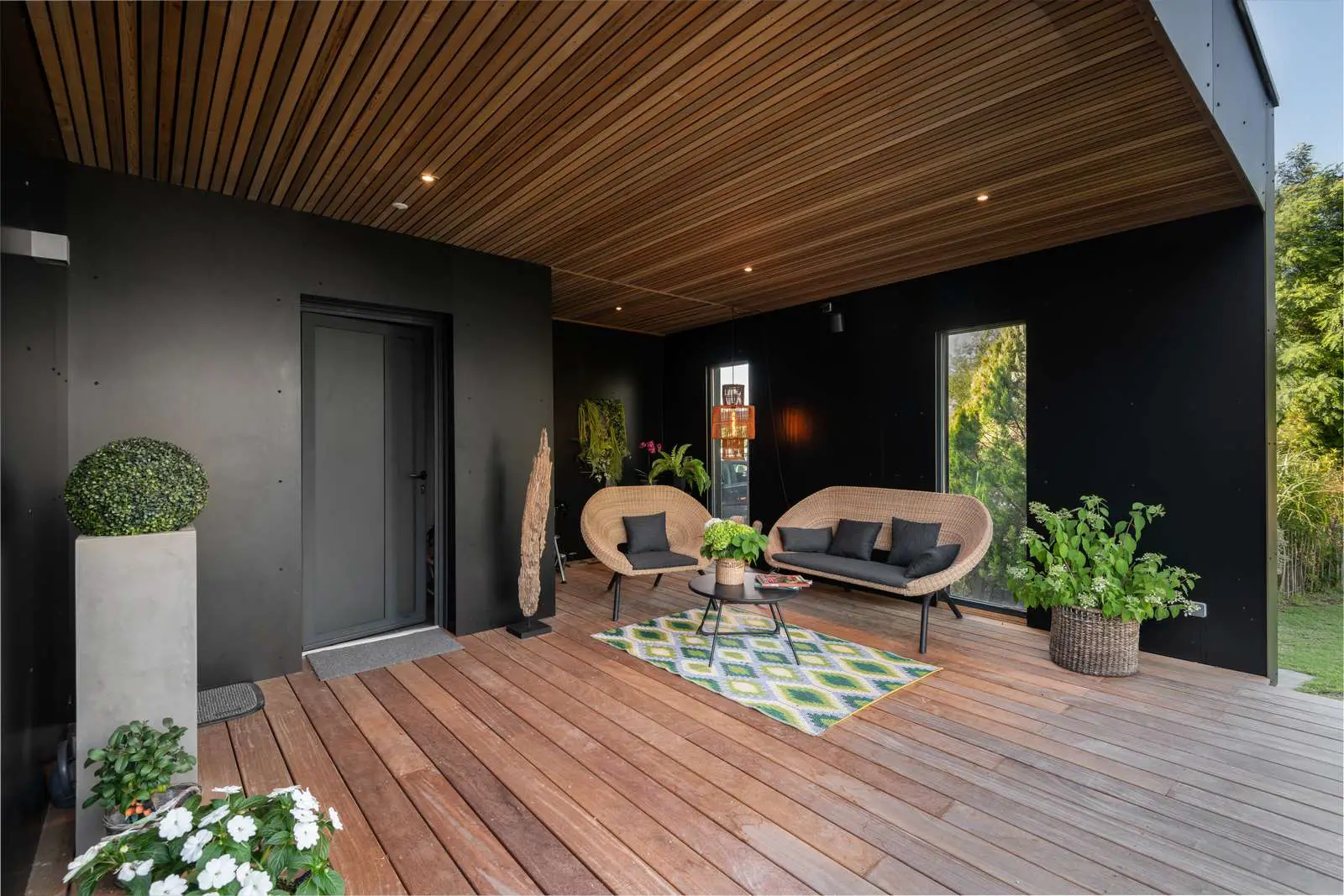 法国西南部黑色木结构现代住宅扩建-13