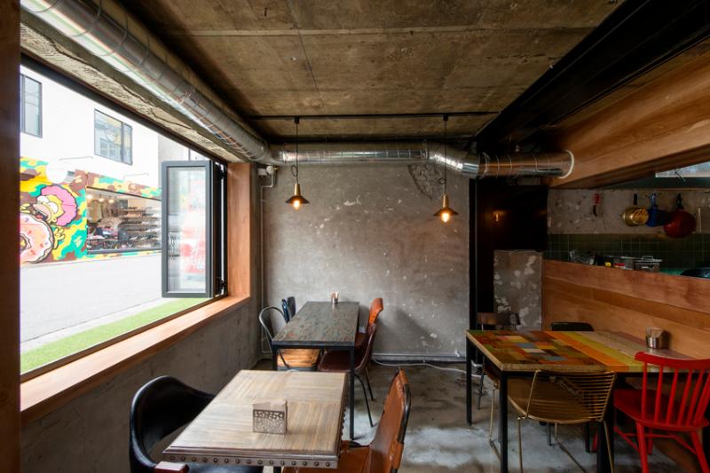 15 坪地下室酒馆，裸露混凝土打造简约工业风-7