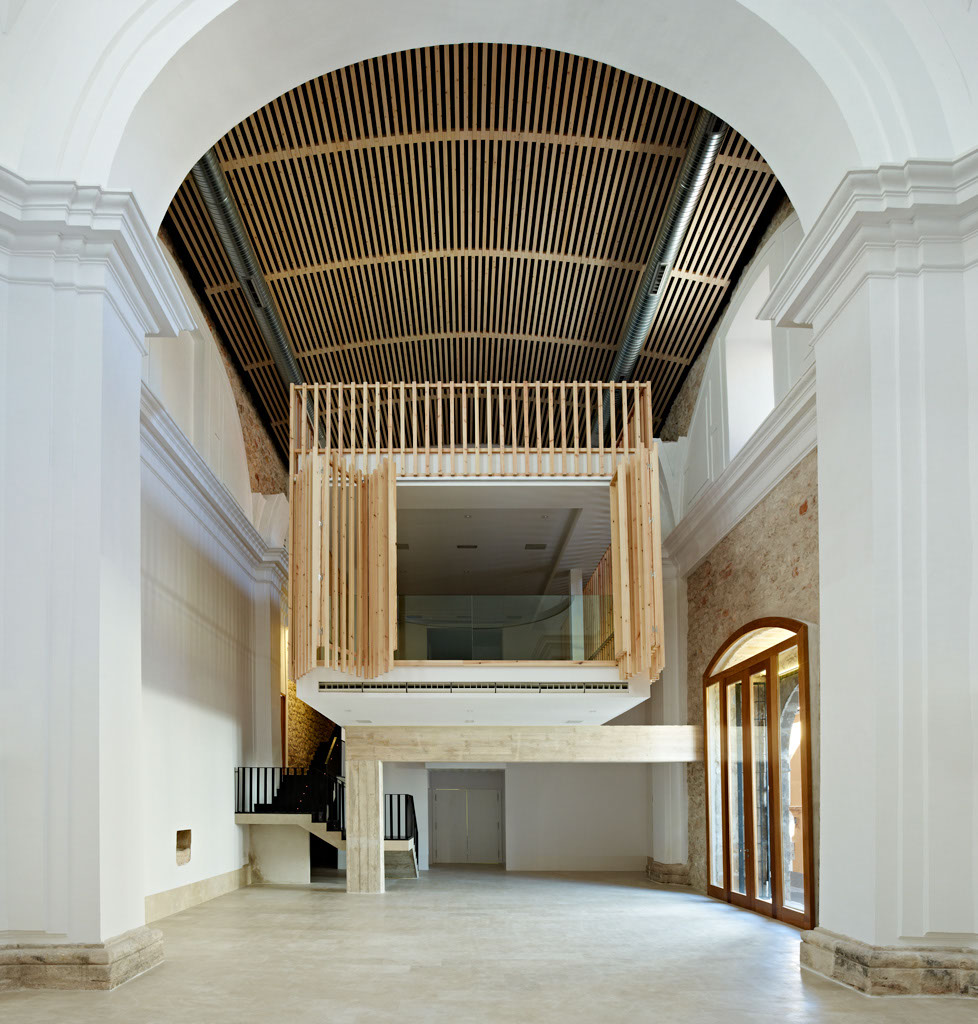 西班牙 16 世纪教堂复兴 | 多功能活动空间-33