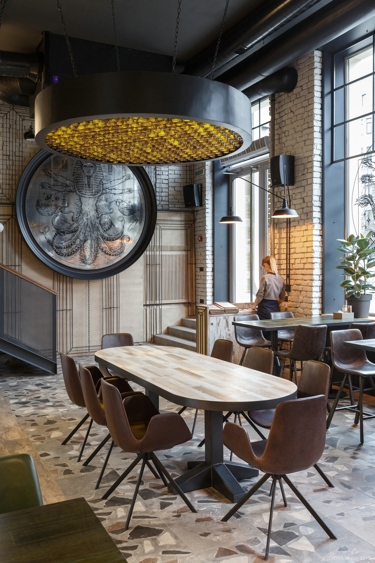 斯大林帝国建筑中的创新啤酒餐厅设计-40