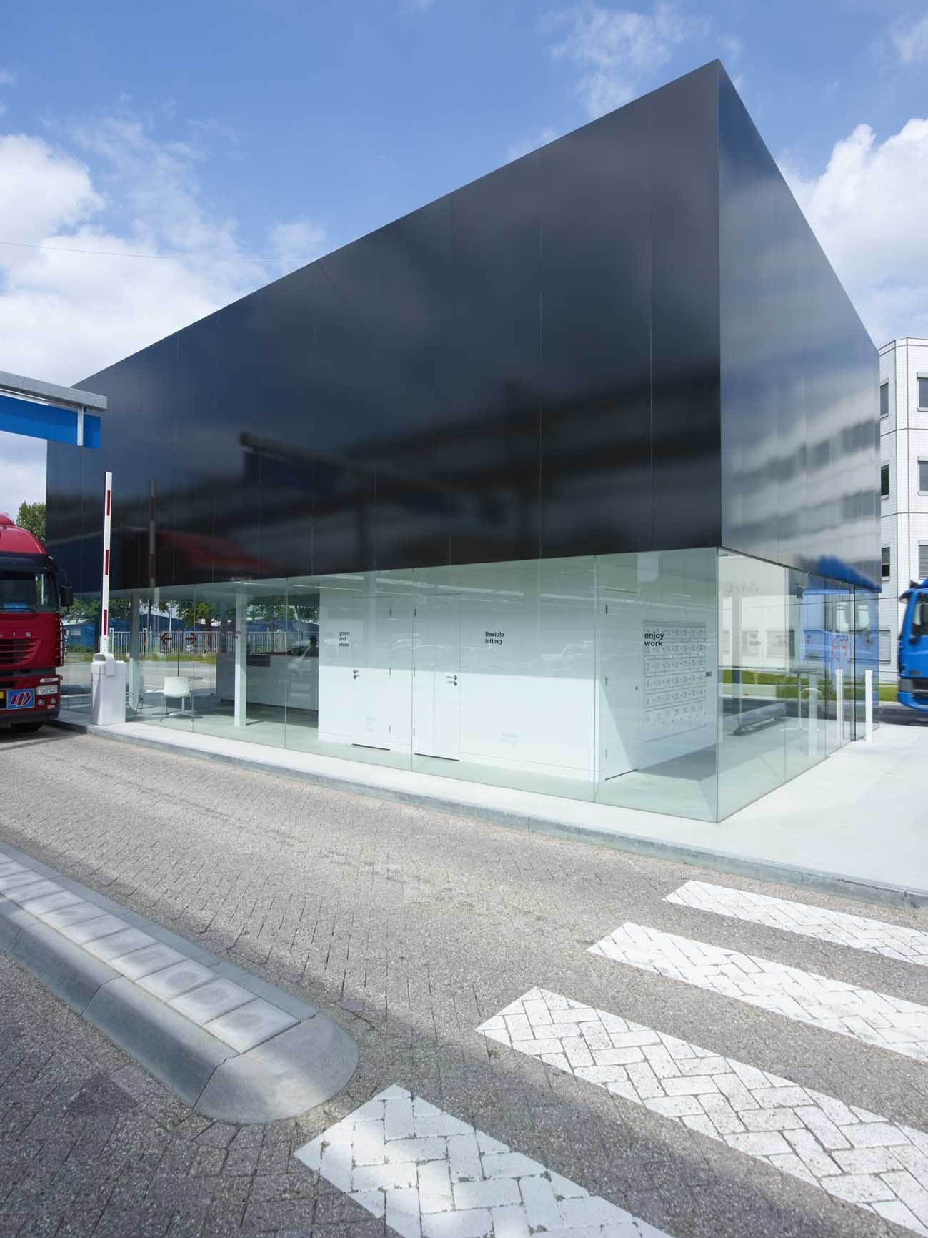 荷兰 Kleefse Waard 工业园区门卫室，极简主义设计风格脱颖而出-11