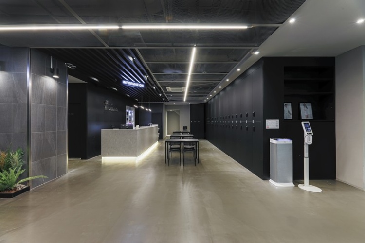 180 度全景高尔夫练习场 | 现代简约的室内设计魅力-3