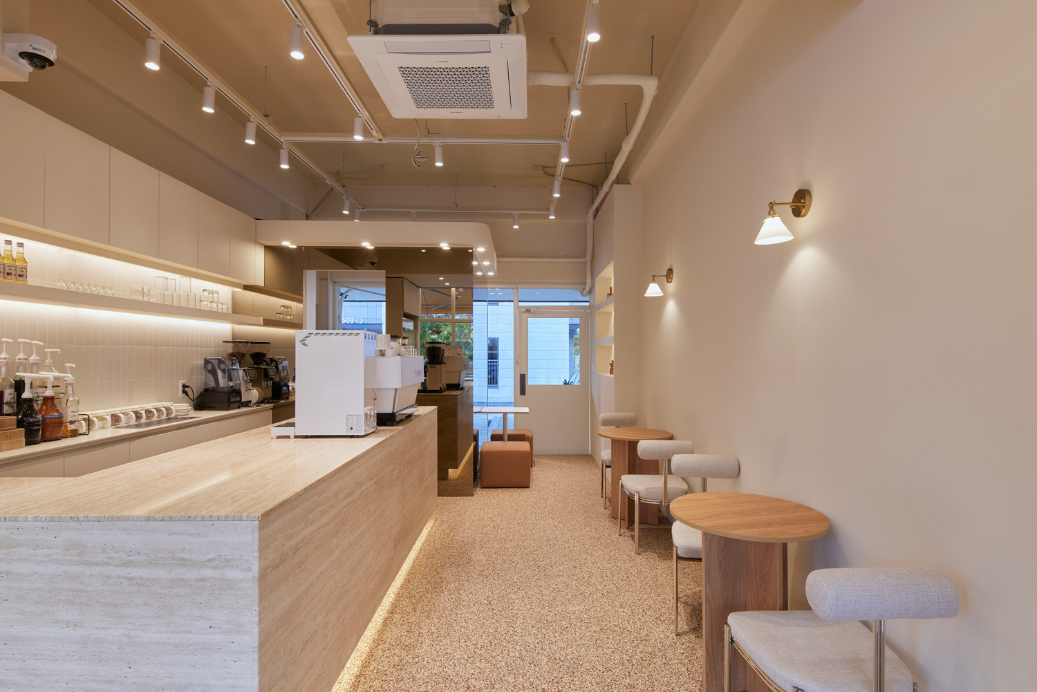 温馨舒适的 9 平米南阳주咖啡厅设计-4