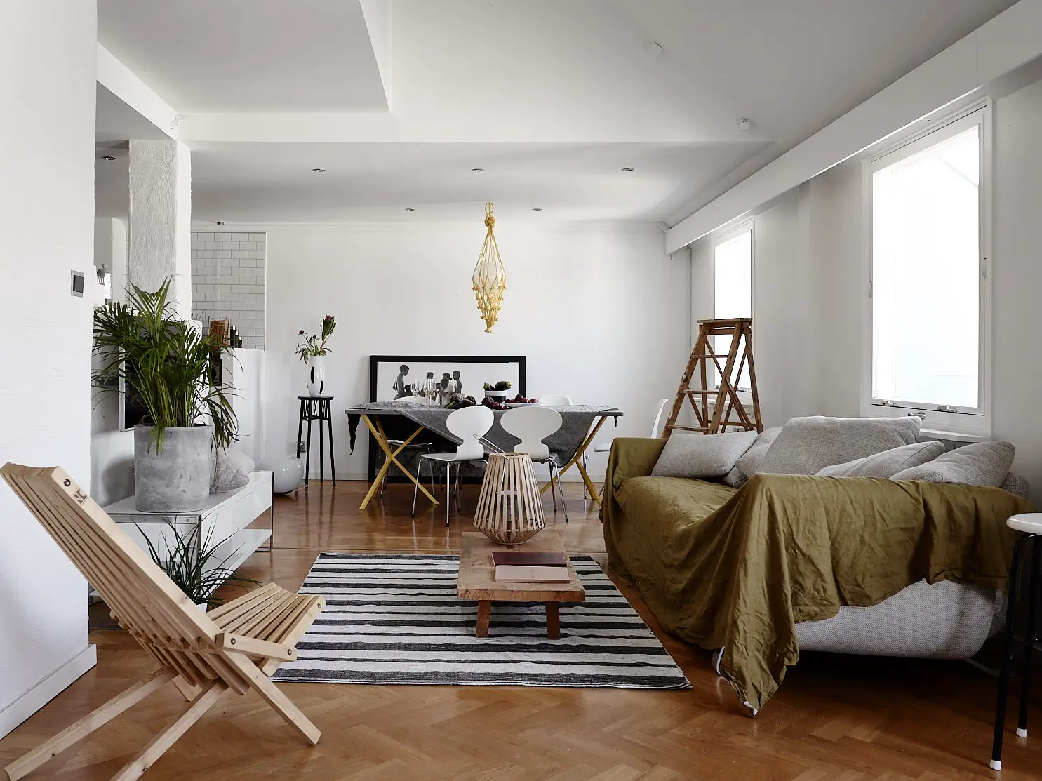 阳光明媚的 20 世纪初建筑公寓-1