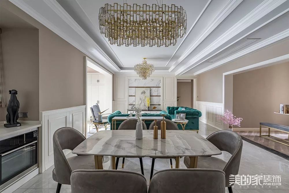 三代同堂的现代家园,金属质感与色彩活力的完美融合-35