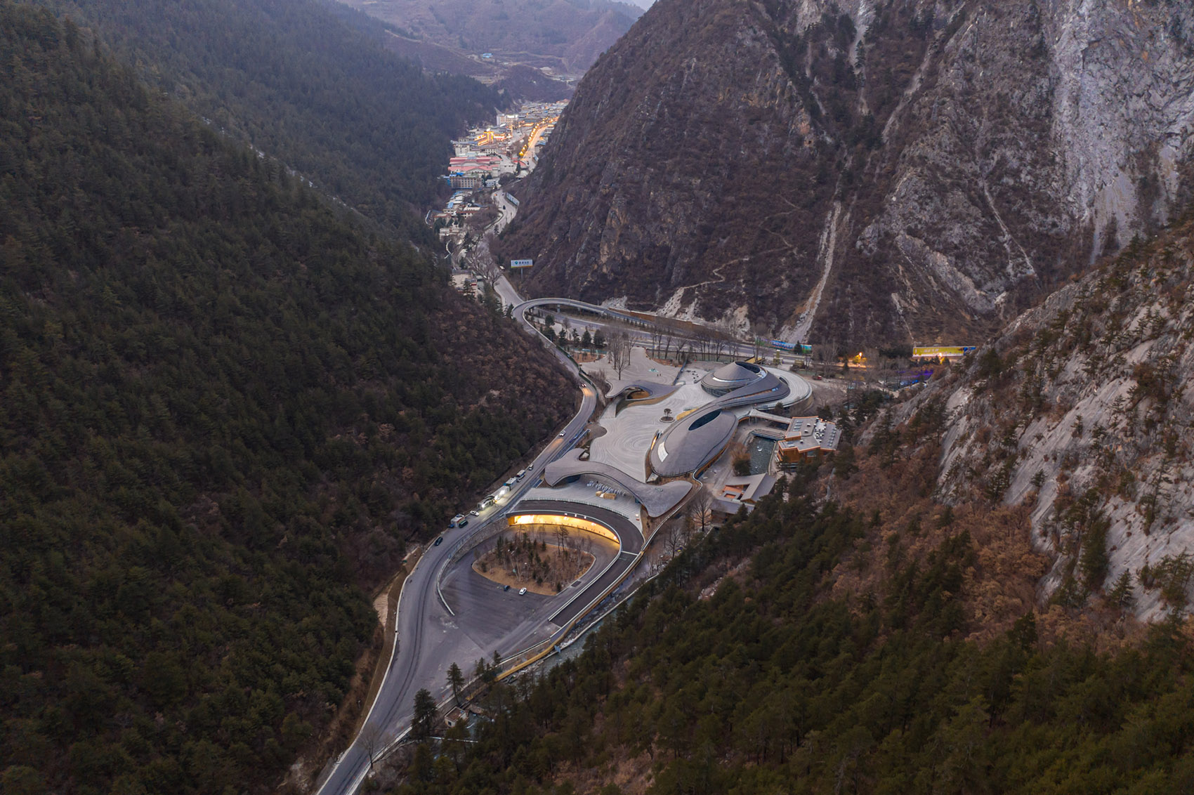 阿坝九寨沟景区沟口立体式游客服务中心丨中国阿坝丨清华大学建筑设计研究院-27