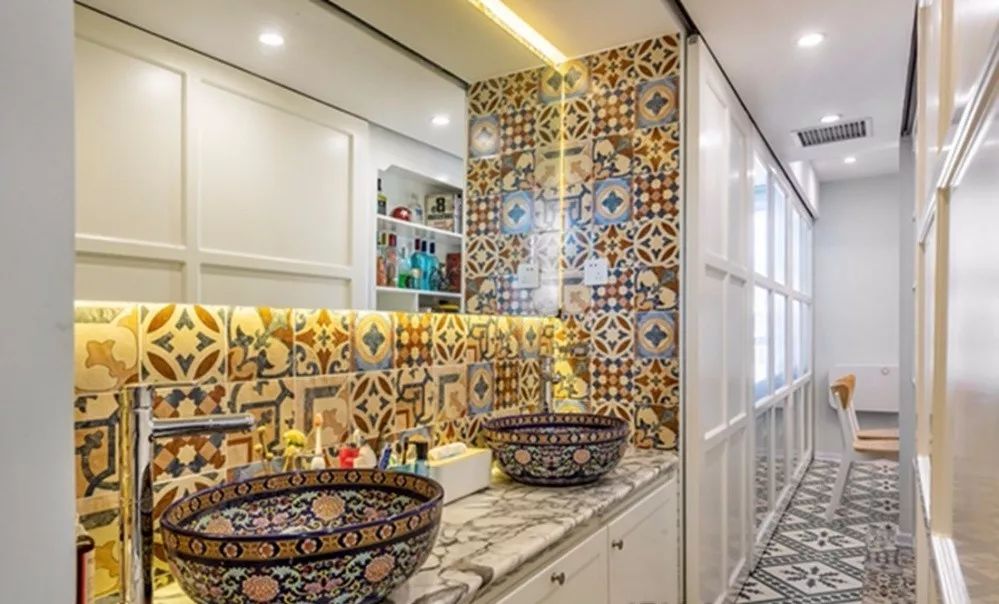 80㎡绿意盎然的家 | 生机壁炉、隐藏洗手台、循环廊道-9