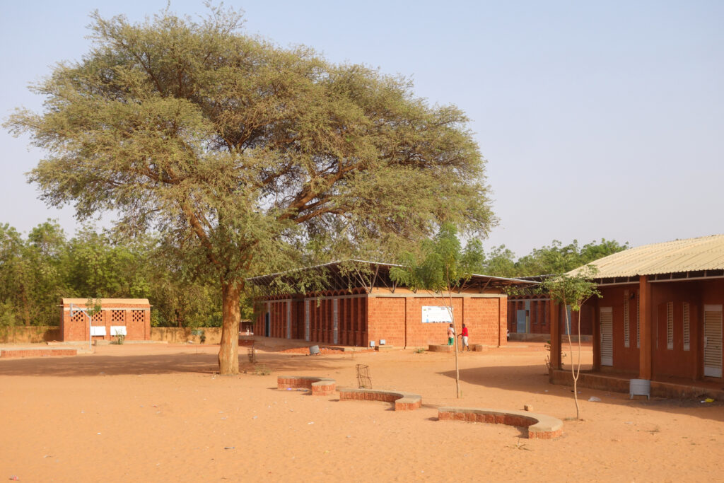 Collège Amadou Hampaté Bâ 学校改造项目丨尼日利亚丨未明确提及（一家专注为贫困社区创造解决方案的人道主义建筑公司）-27