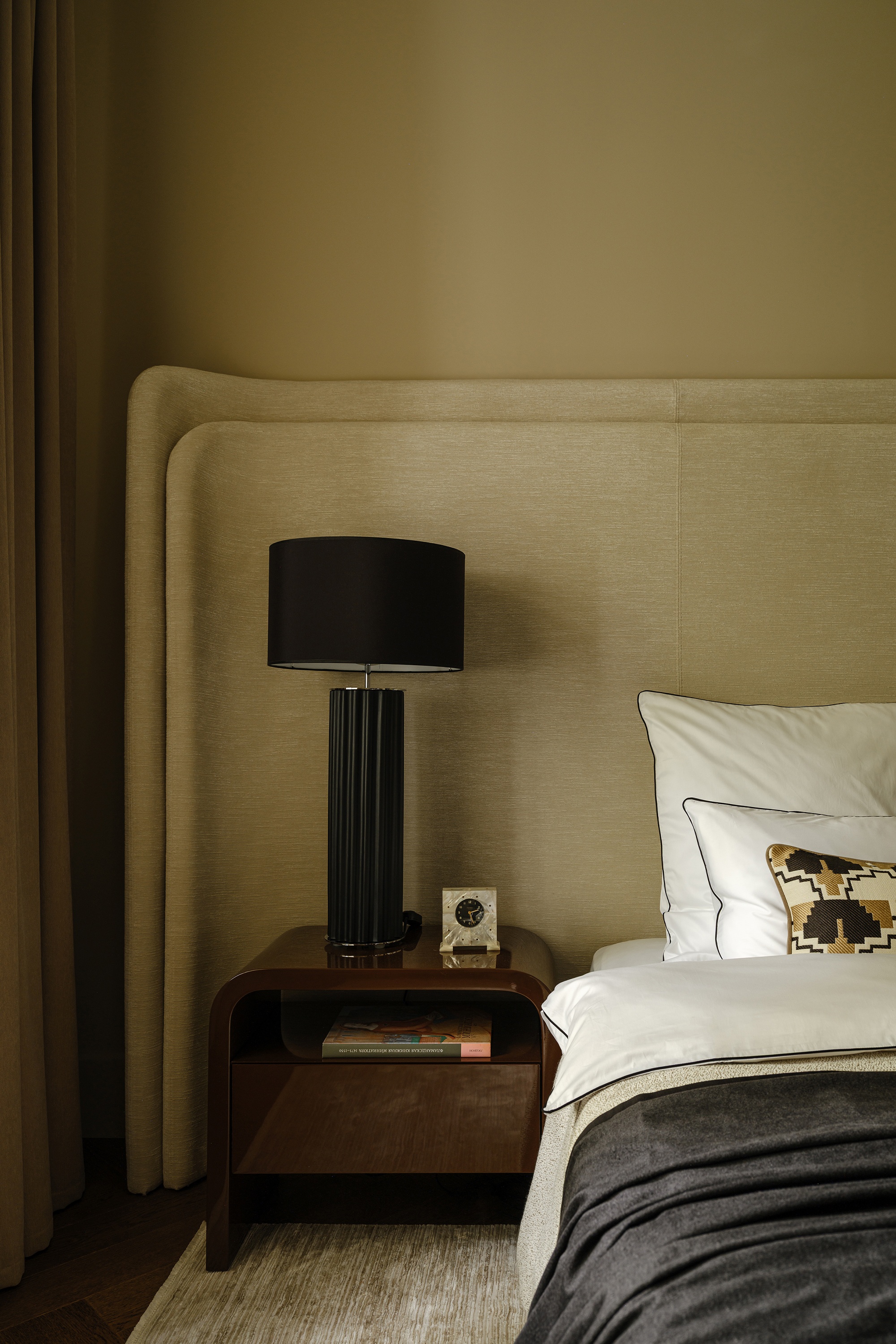 Elegant Apartment in Warm Tones : 当代设计表达丨Vera Lemeshko-26