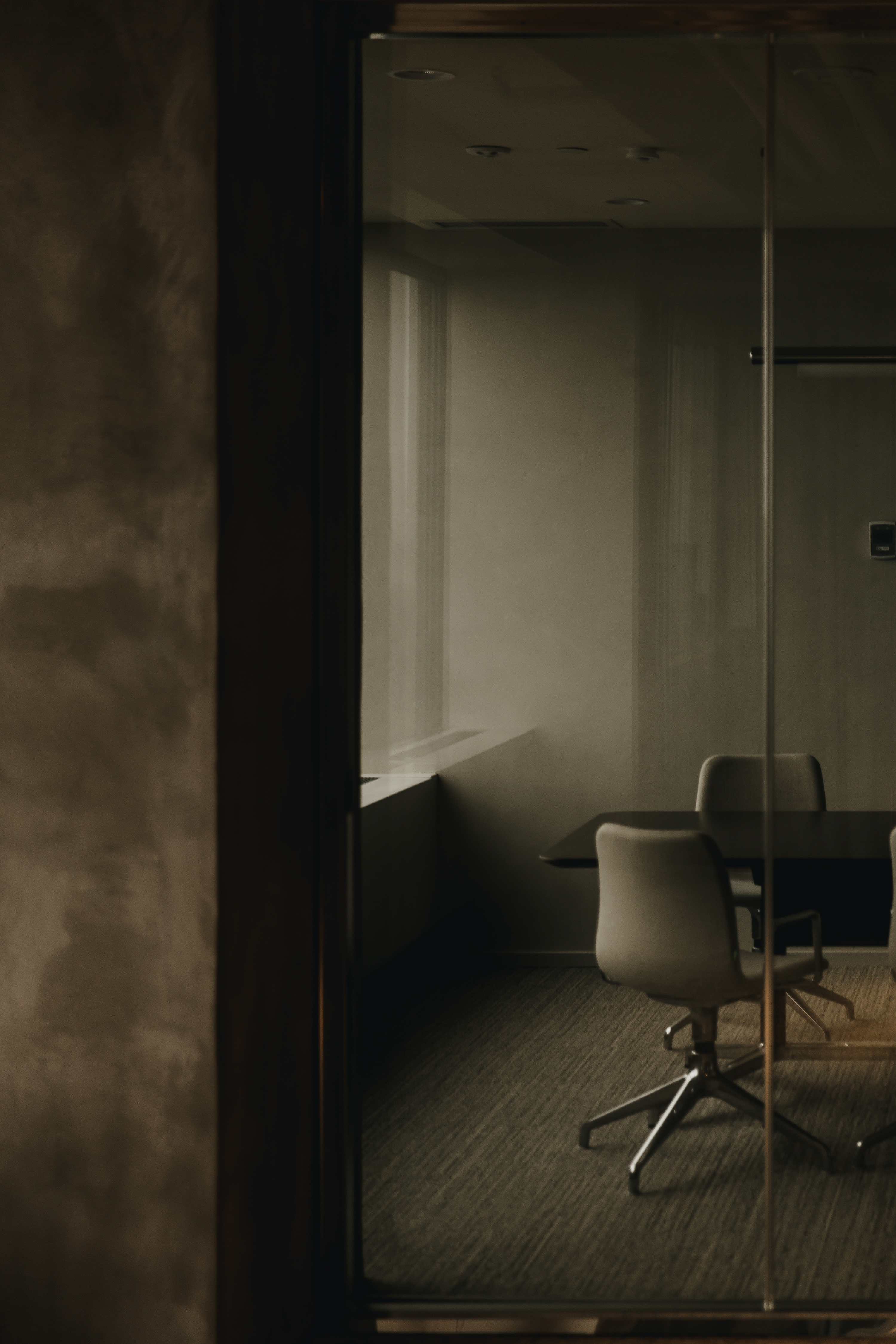 现代科技与自然元素融合的办公室设计丨加拿大丨McKinley Studios-18