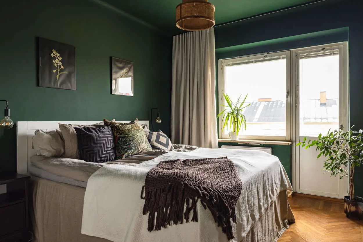 瑞典南部马默公寓的独特钢化玻璃隔墙设计-11