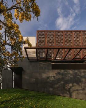 O16 House / studiokian