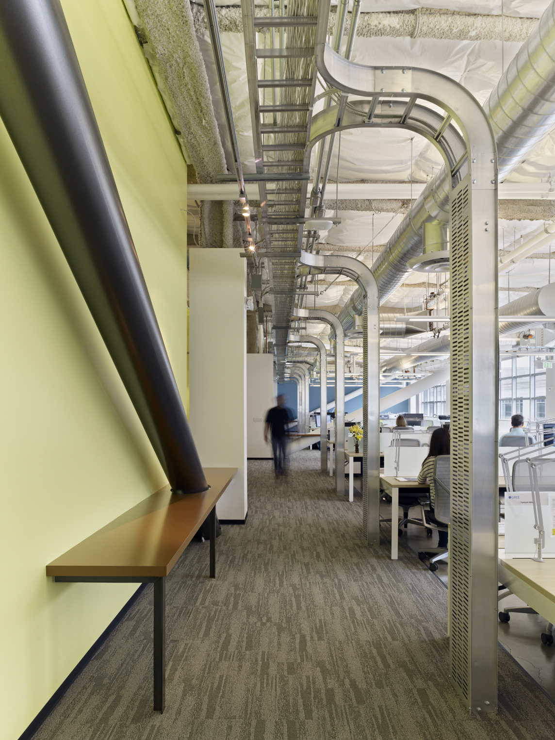 简约而富有雕塑感的日本游戏公司美国总部办公室设计-16